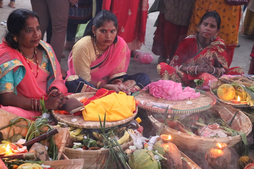 उदाउँदो सूर्यलाई अर्घ दिंदै चैतेछठ सम्पन्न